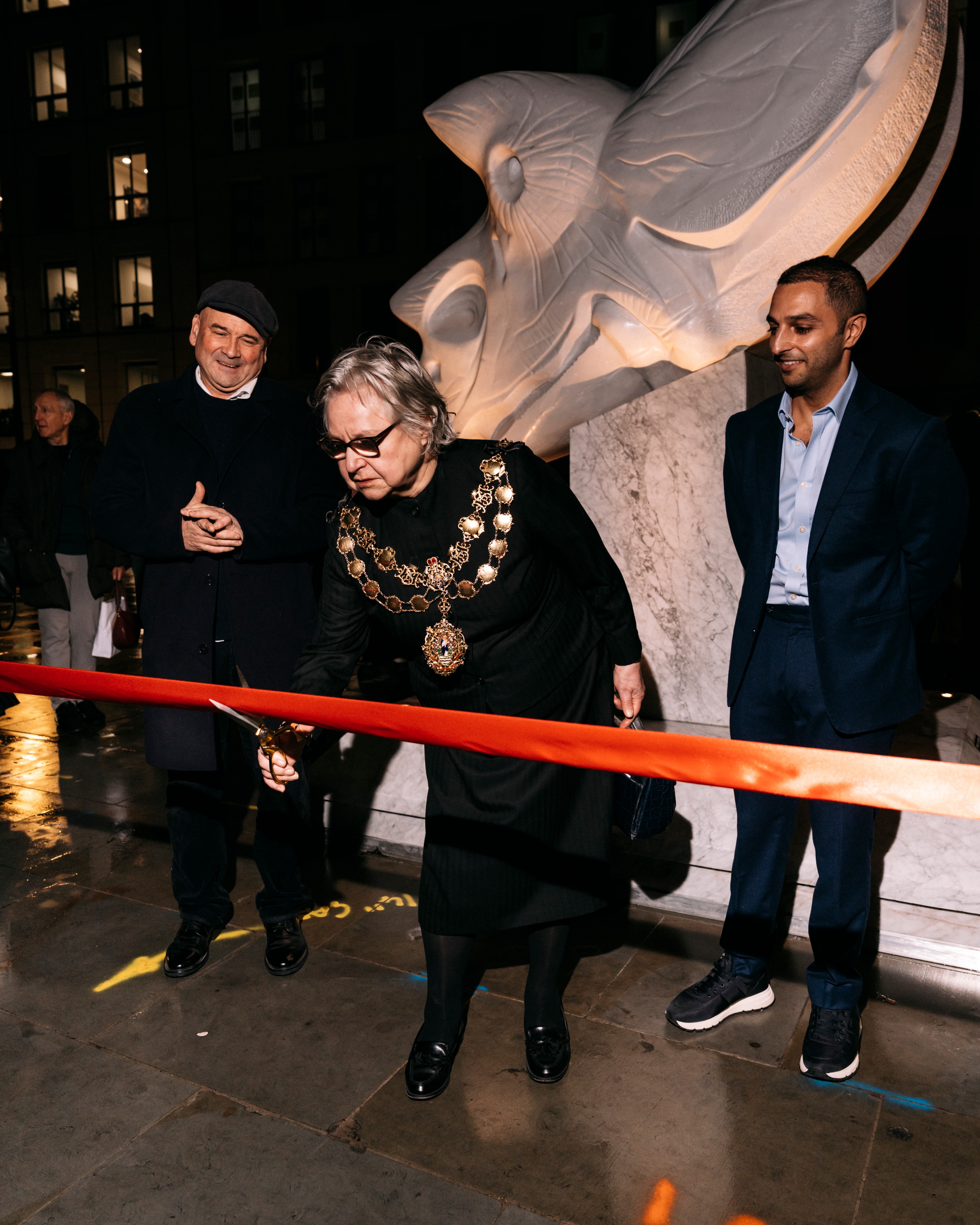 Paul Vanstone, Lord Mayor Locum Tenens, Honorary Alderman Frances Blois, and Jonathan Aaron at the unveiling of Vanstone’s 'Carrara Triceratops Skull' sculpture with Mayfair art gallery David Aaron. Photo: Gabrielle Thomas
