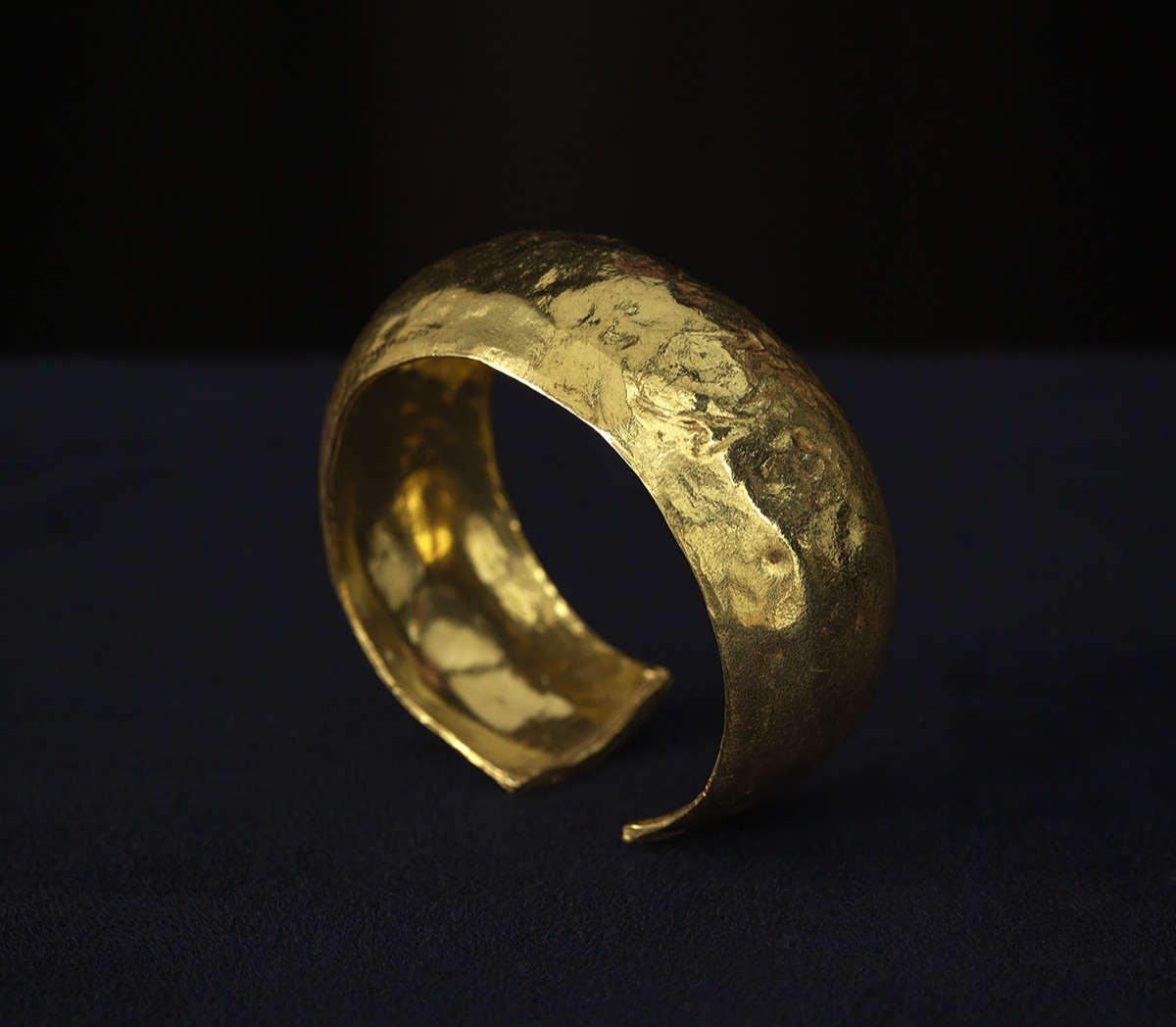Gold Bracelet, c. 1400-1100 B.C., Middle to Late Bronze Age, Britain. Image: David Brunetti
