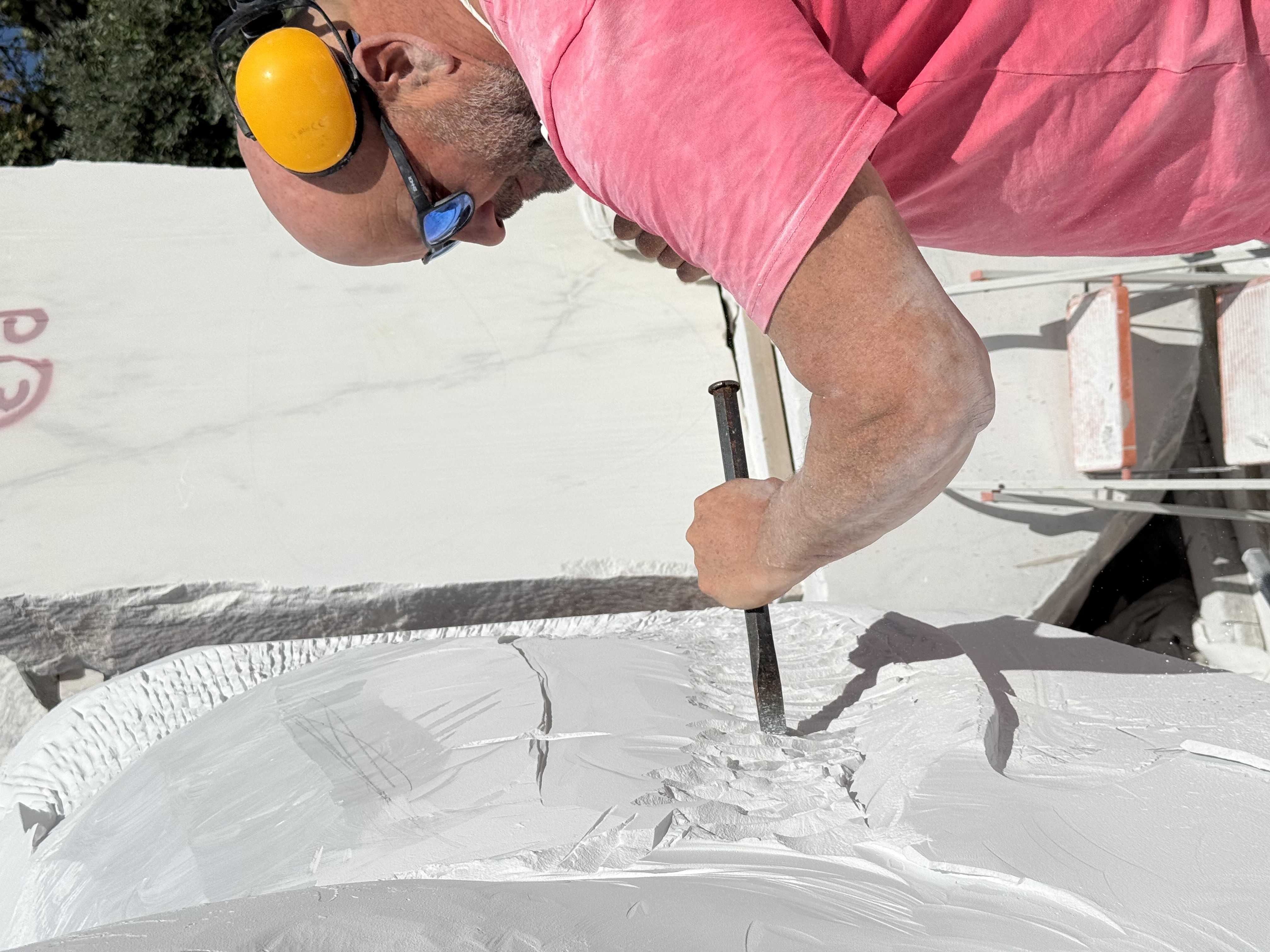 Image of Paul Vanstone carving 