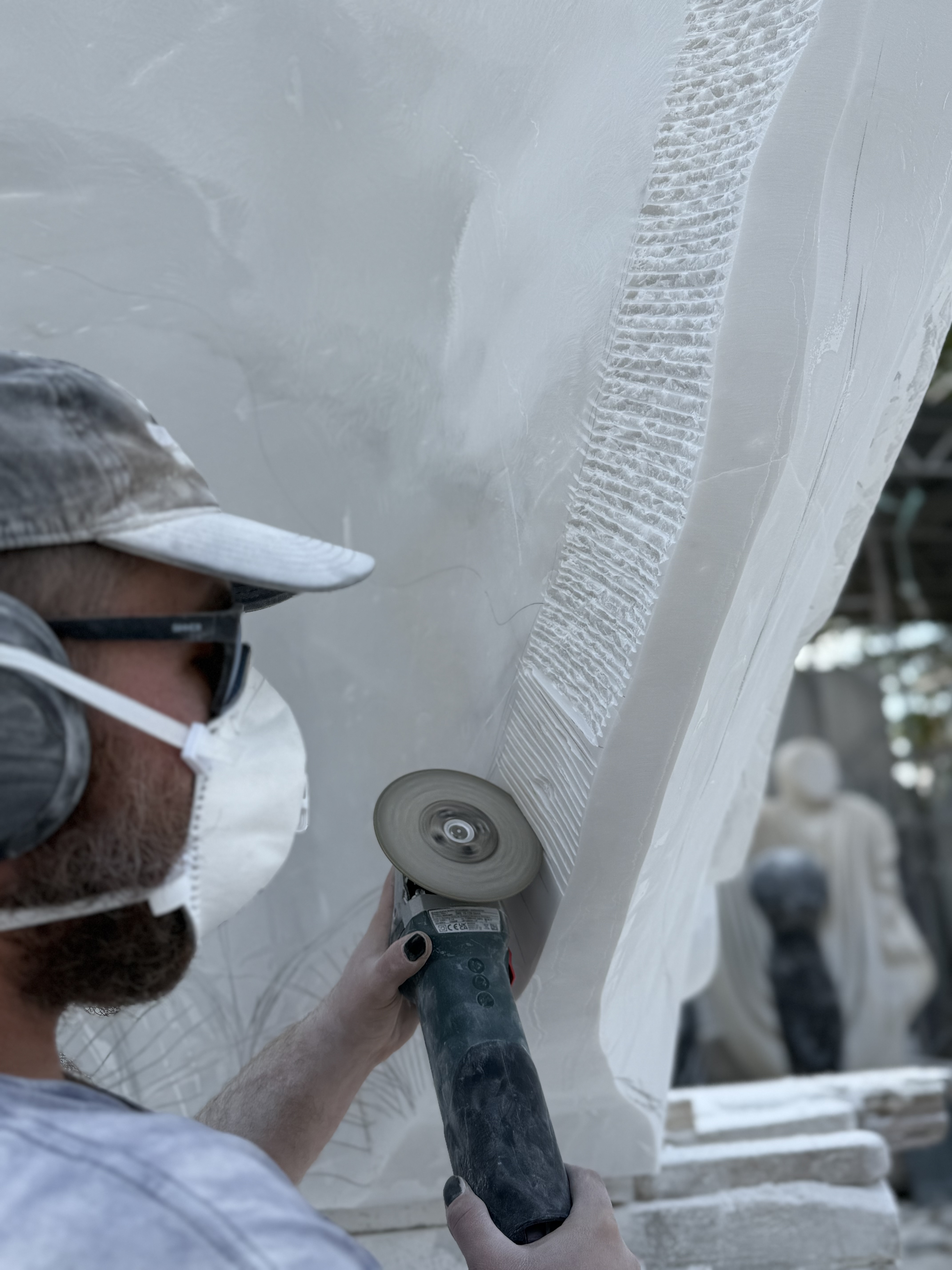 Image of Paul Vanstone carving 