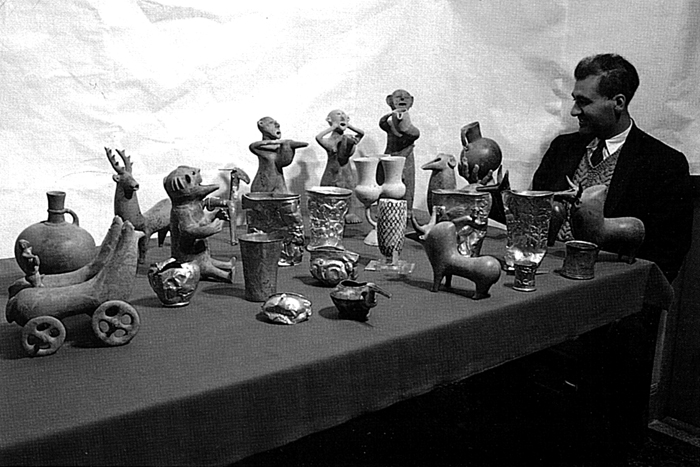 Ezat Negahban with finds from Marlik Tepe